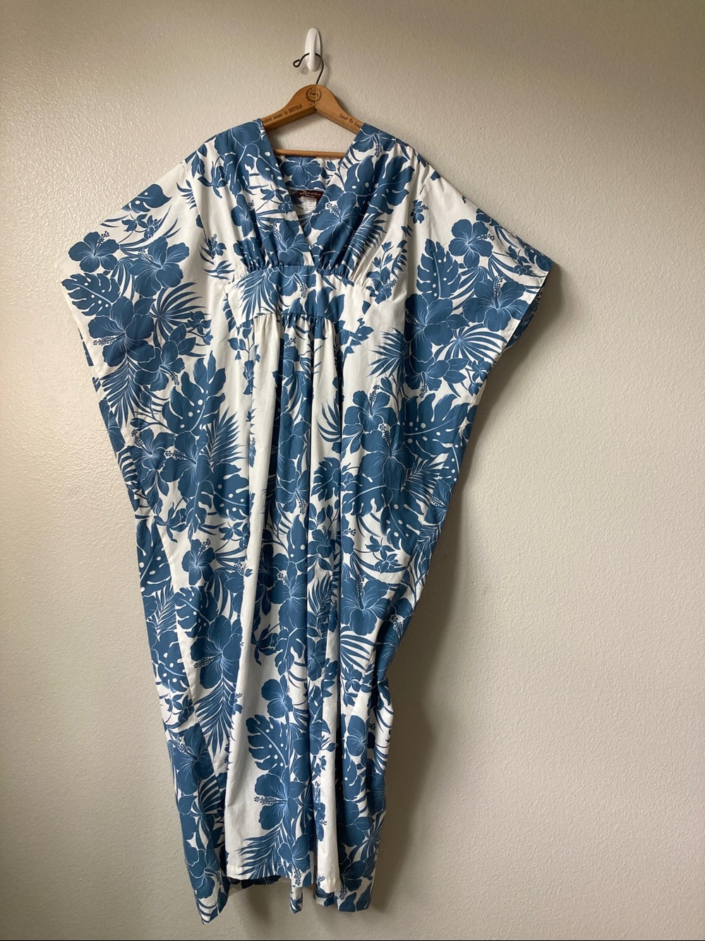 Vintage Tropical Eve Hawaii Muumuu Caftan Floral Maxi Dress Hibiscus print Aloha